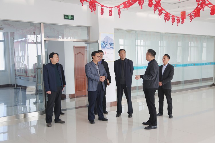 Визит руководителя зоны высоких технологий Цзинин в Китайскую угольную группу, исследовательская и руководящая работа
