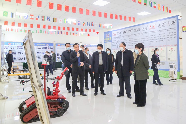 Руководители комиссии по развитию и реформам провинции Шаньдун посетили China Coal Group для получения рекомендаций