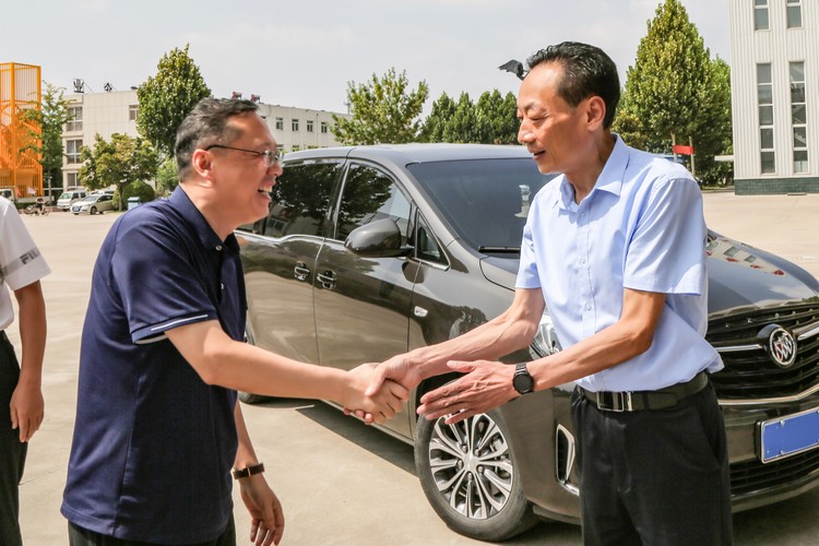 Руководители профсоюза оборонной техники и электроники провинции Шаньдун прибыли на руководящую работу угольной группы