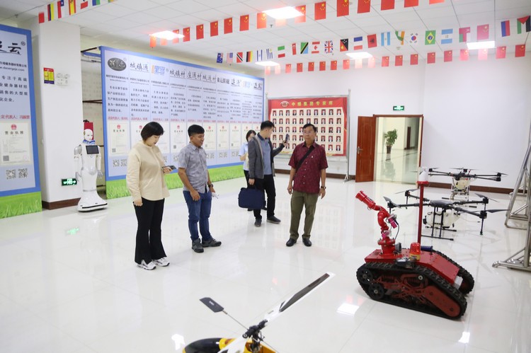Камбоджийские бизнесмены посетили Китайский угольный концерн для закупки строительной техники и оборудования