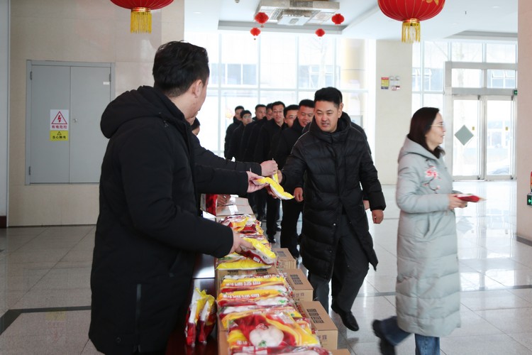 Фестиваль фонарей дарит тепло сотрудникам 丨China Coal Group предоставила всем сотрудникам льготы в честь фестиваля фонарей