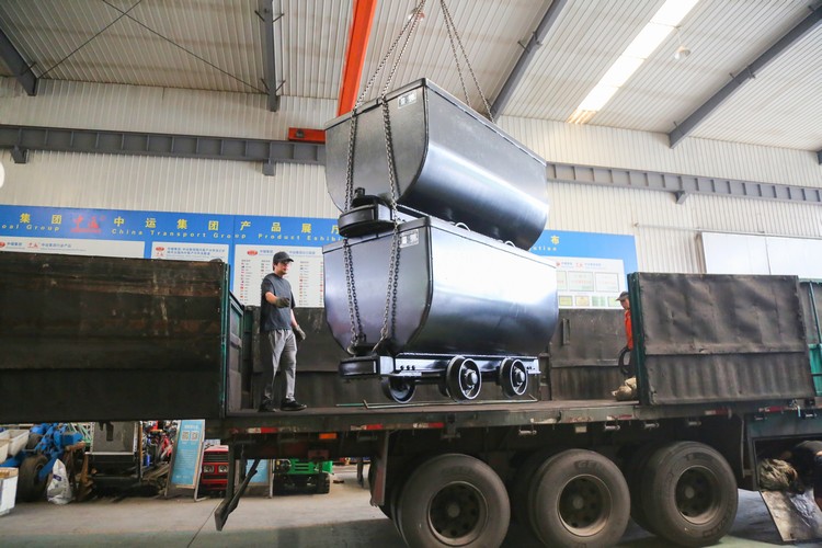 Китайская угольная группа отправила стационарные карьерные грузовики в город Лвлян провинции Шаньси